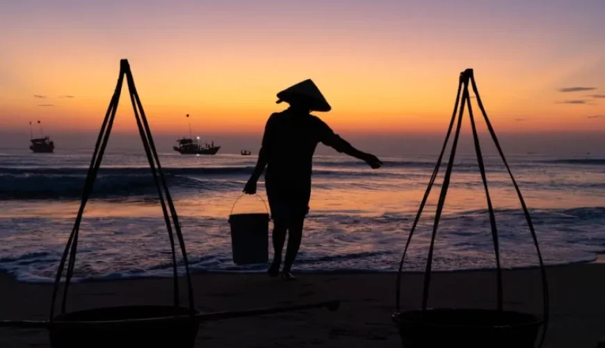 choosing the best time to fish in vietnam sunrise or sunset